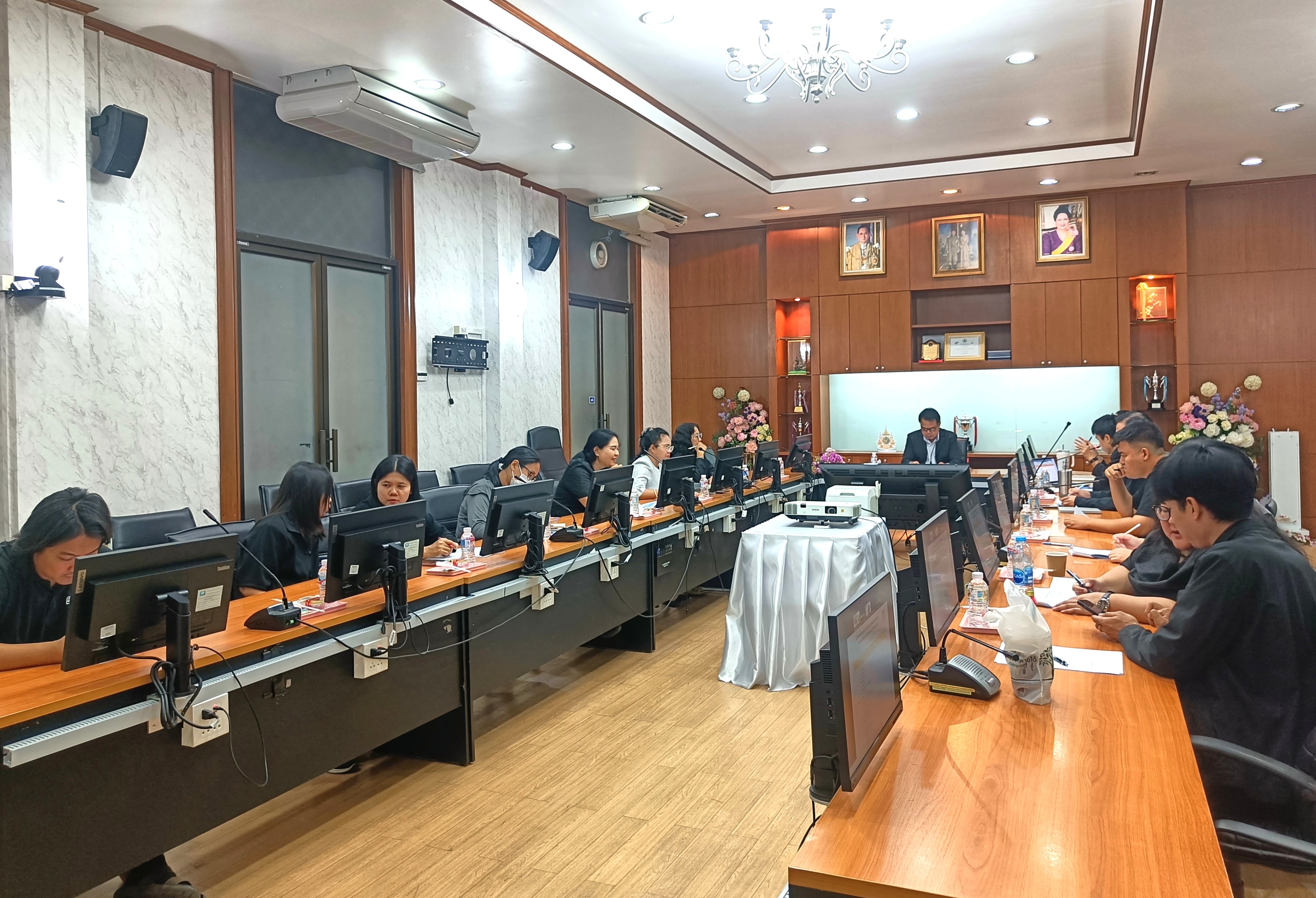 title -  ประชุมย่อยคณะทำงานฝ่ายติดตามประเมินผลการจัดงาน คณะทำงานที่ 7 การจัดงานวันคล้ายวันสถาปนาสำนักงานการปฏิรูปที่ดินเพื่อเกษตรกรรม (ส.ป.ก.) ครบรอบ 51 ปี พร้อมประชุมผ่านสื่ออิเล็กทรอนิกส์ (ผ่านระบบออนไลน์ Zoom Meeting)